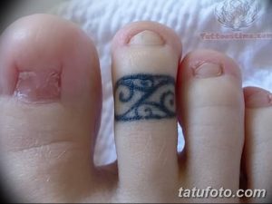 Фото тату: рисунок узора на пальце ноги. Идеальный эскиз тату для тех, кто хочет украсить свои ноги.