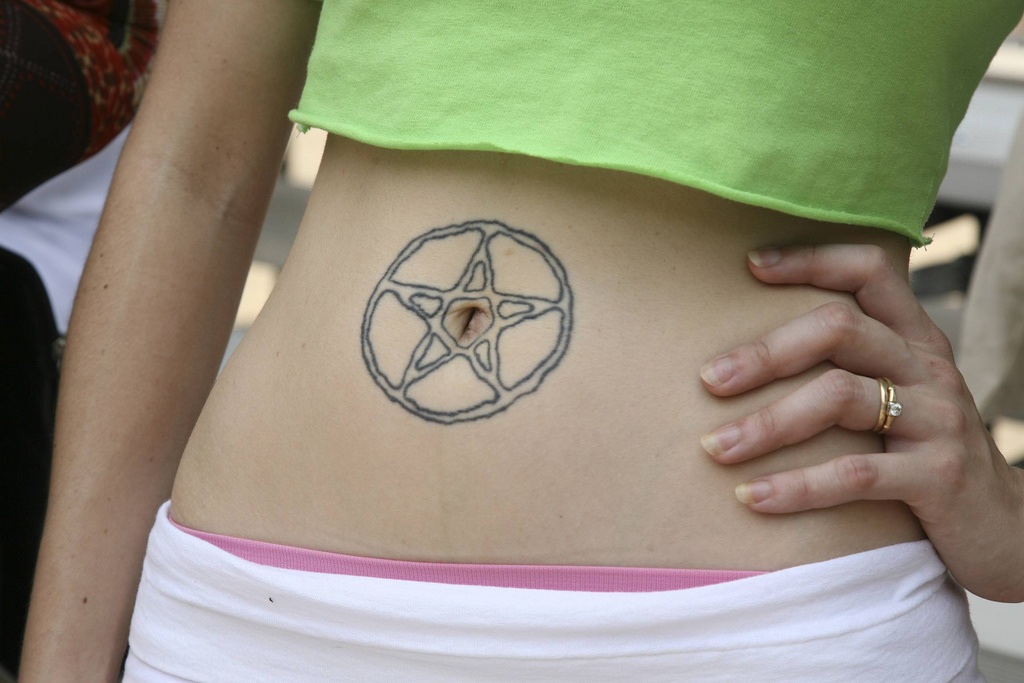 belly button tattoo - photo 5.