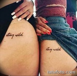 Фото минималистичных тату с надписью 'stay wild' на предплечьях двух людей. Простой и лаконичный дизайн.