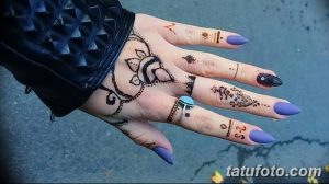Фото мехенди: сложный узор из хны на руке, сочетающий традиционные восточные мотивы с современными элементами. Уникальный дизайн.