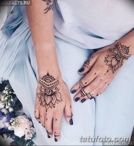 Фото тату хной на руках: сложный восточный узор, цветочные мотивы, традиционный дизайн, идеи для мехенди, мастер мехенди.