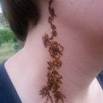 Фото Мехенди на шее от 02.08.2018 №016 - Mehendi on the neck - tatufoto.com