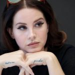 Фото Тату Ланы Дель Рей от 02.08.2018 №008 - Tattoo of Lana Del Rey - tatufoto.com