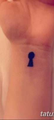 Фото тату замочная скважина 25.08.2018 №010 — keyhole tattoo — tatufoto.com