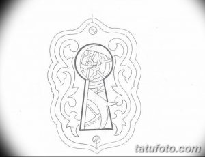 Фото тату: черно-белый эскиз татуировки ключа с детально проработанным механизмом. Идеально подходит для создания уникальной татуировки.