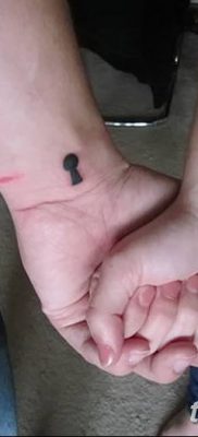 Фото тату замочная скважина 25.08.2018 №112 — keyhole tattoo — tatufoto.com