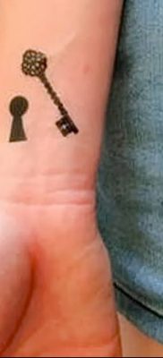 Фото тату замочная скважина 25.08.2018 №128 — keyhole tattoo — tatufoto.com
