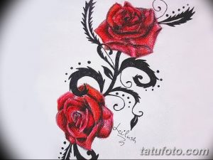 Фото тату: эскиз татуировки с двумя красными розами и черными узорами. Традиционный рисунок татуировки с четкими линиями и детальной прорисовкой.
