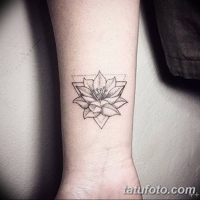 Фото тату лотос для девушки от 07.08.2018 №019 — lotus tattoo for girl — tatufoto.com