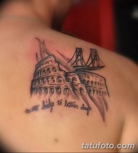 Фото тату на плече, изображающее Колизей и Золотой мост Сан-Франциско, с надписью "on the bridge to better days".