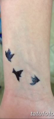 Фото тату птицы на запястье 17.08.2018 №118 — tattoo of a bird on the wrist — tatufoto.com