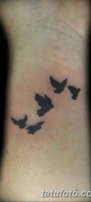 Фото тату птицы на запястье 17.08.2018 №122 — tattoo of a bird on the wrist — tatufoto.com