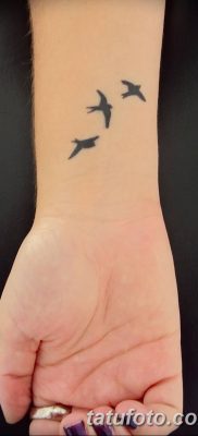 Фото тату птицы на запястье 17.08.2018 №123 — tattoo of a bird on the wrist — tatufoto.com