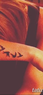 Фото тату птицы на запястье 17.08.2018 №129 — tattoo of a bird on the wrist — tatufoto.com