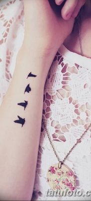 Фото тату птицы на запястье 17.08.2018 №132 — tattoo of a bird on the wrist — tatufoto.com