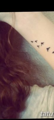Фото тату птицы на запястье 17.08.2018 №134 — tattoo of a bird on the wrist — tatufoto.com