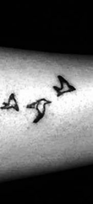 Фото тату птицы на запястье 17.08.2018 №141 — tattoo of a bird on the wrist — tatufoto.com