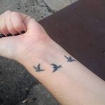 Фото тату птицы на запястье 17.08.2018 №151 - tattoo of a bird on the wrist - tatufoto.com