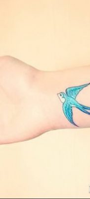 Фото тату птицы на запястье 17.08.2018 №155 — tattoo of a bird on the wrist — tatufoto.com