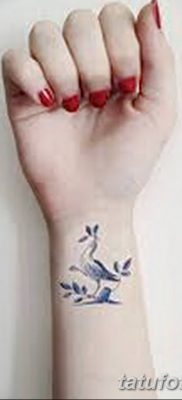Фото тату птицы на запястье 17.08.2018 №160 — tattoo of a bird on the wrist — tatufoto.com
