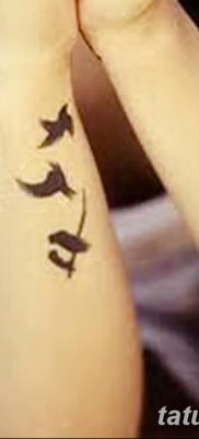 Фото тату птицы на запястье 17.08.2018 №161 — tattoo of a bird on the wrist — tatufoto.com