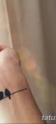 Фото тату птицы на запястье 17.08.2018 №162 — tattoo of a bird on the wrist — tatufoto.com