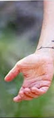 Фото тату птицы на запястье 17.08.2018 №172 — tattoo of a bird on the wrist — tatufoto.com