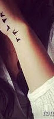 Фото тату птицы на запястье 17.08.2018 №176 — tattoo of a bird on the wrist — tatufoto.com