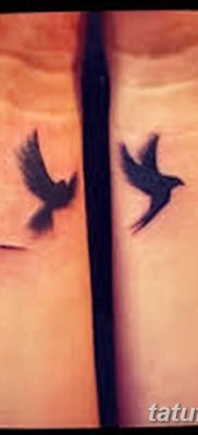 Фото тату птицы на запястье 17.08.2018 №177 — tattoo of a bird on the wrist — tatufoto.com