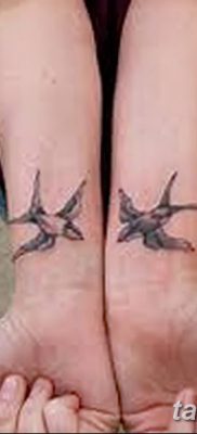 Фото тату птицы на запястье 17.08.2018 №181 — tattoo of a bird on the wrist — tatufoto.com