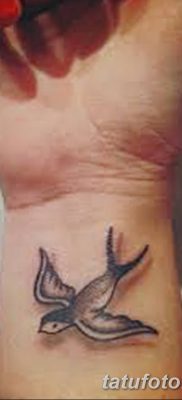 Фото тату птицы на запястье 17.08.2018 №183 — tattoo of a bird on the wrist — tatufoto.com