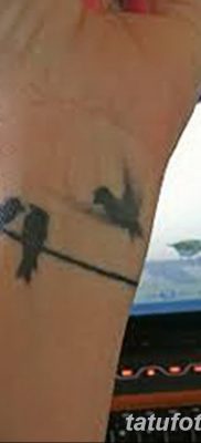 Фото тату птицы на запястье 17.08.2018 №187 — tattoo of a bird on the wrist — tatufoto.com
