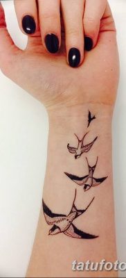 Фото тату птицы на запястье 17.08.2018 №189 — tattoo of a bird on the wrist — tatufoto.com