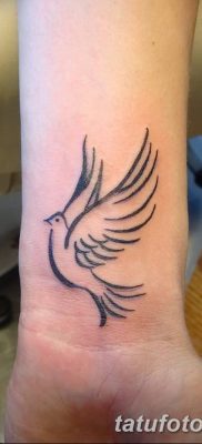 Фото тату птицы на запястье 17.08.2018 №199 — tattoo of a bird on the wrist — tatufoto.com