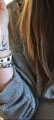 Фото тату птицы на запястье 17.08.2018 №210 — tattoo of a bird on the wrist — tatufoto.com