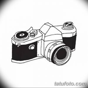 Черно-белый эскиз татуировки фотоаппарата, выполненный в технике лайнарт. Идеальный рисунок тату для создания минималистичного образа.