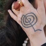 что значит тату тины канделаки на руке. Смотреть фото что значит тату тины канделаки на руке. Смотреть картинку что значит тату тины канделаки на руке. Картинка про что значит тату тины канделаки на руке. Фото что значит тату тины канделаки на руке