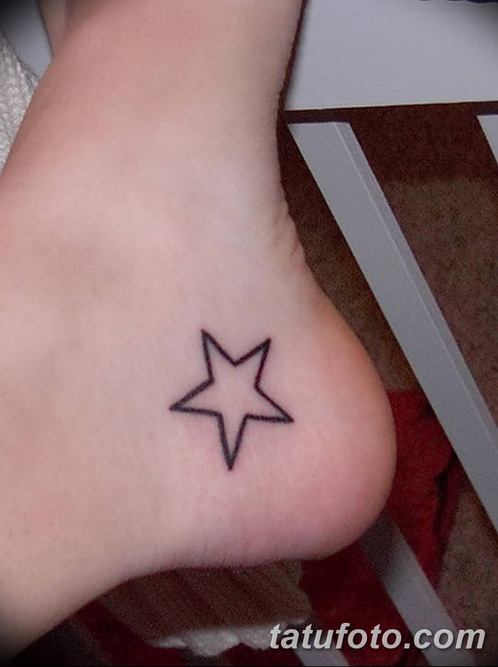 Свежесть звезд. Татуировка звезда. Тату звезда контур. Контурные Татуировки звезды. Тату звезда маленькая.
