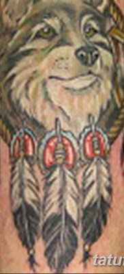 Фото тату волк и перо от 21.09.2018 №007 — tattoo wolf and feather — tatufoto.com