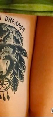 Фото тату волк и перо от 21.09.2018 №029 — tattoo wolf and feather — tatufoto.com