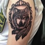 Фото тату волк и перо от 21.09.2018 №046 - tattoo wolf and feather - tatufoto.com