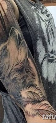 Фото тату волк и перо от 21.09.2018 №054 — tattoo wolf and feather — tatufoto.com