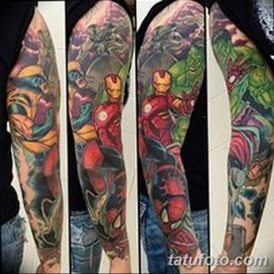 Фото татуировки на руке, изображающей различных супергероев Marvel и DC Comics. Использованы яркие цвета и динамичная композиция. Подходит для поклонников комиксов.