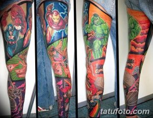 Фото тату на ноге, представляющее собой коллаж из персонажей Marvel Comics: Капитан Америка, Железный человек, Халк и другие. Яркий и детализированный рисунок.
