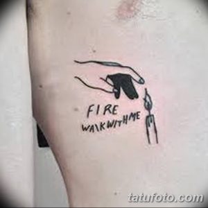 Фото тату: минималистичное изображение руки с горящей спичкой и надписью "FIRE WALK WITH ME". Необычный и загадочный дизайн.