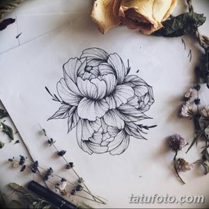 Черно-белый эскиз татуировки пиона, выполненный в графическом стиле с использованием точек и штрихов для создания объема.