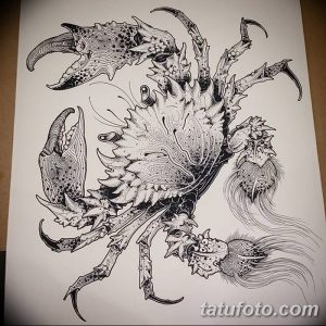 Черно-белое фото тату с изображением краба, выполненного в технике pointillism (пуантилизм) с использованием множества точек.