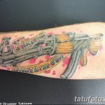 что значит тату автомат калашникова. Смотреть фото что значит тату автомат калашникова. Смотреть картинку что значит тату автомат калашникова. Картинка про что значит тату автомат калашникова. Фото что значит тату автомат калашникова