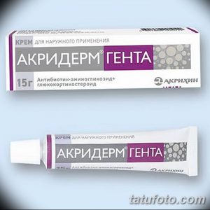 Фото крема Акридерм Гента для ухода за татуировкой. Два тюбика крема на белом фоне.