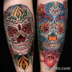 Фото двух татуировок черепов в стиле sugar skull на предплечьях. Яркие цвета, цветочные узоры и детализированная прорисовка.